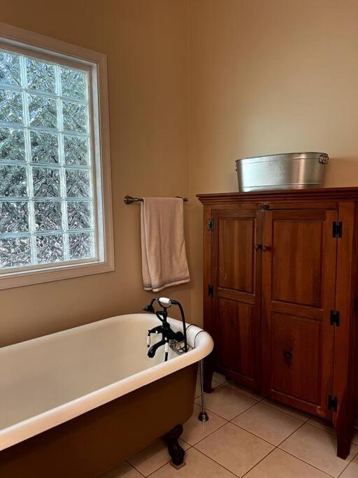 Cozy Cabin W/ Indoor Fireplace & Tranquil Views Luray Eksteriør bilde